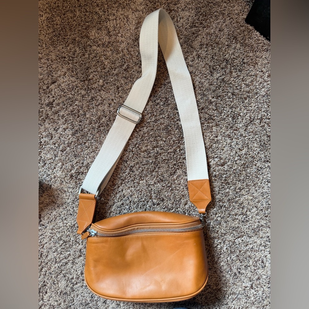 Andar Waymaker in camel tan color.